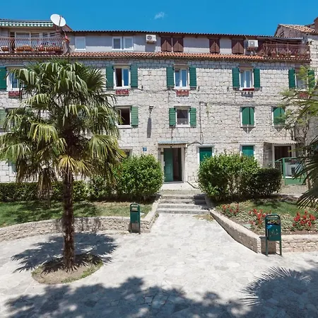 Palazzo D * Σπλιτ